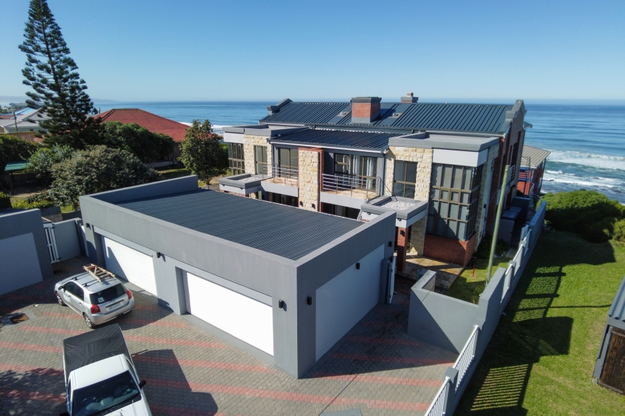 8 Bedroom Property for Sale in Reebok Western Cape